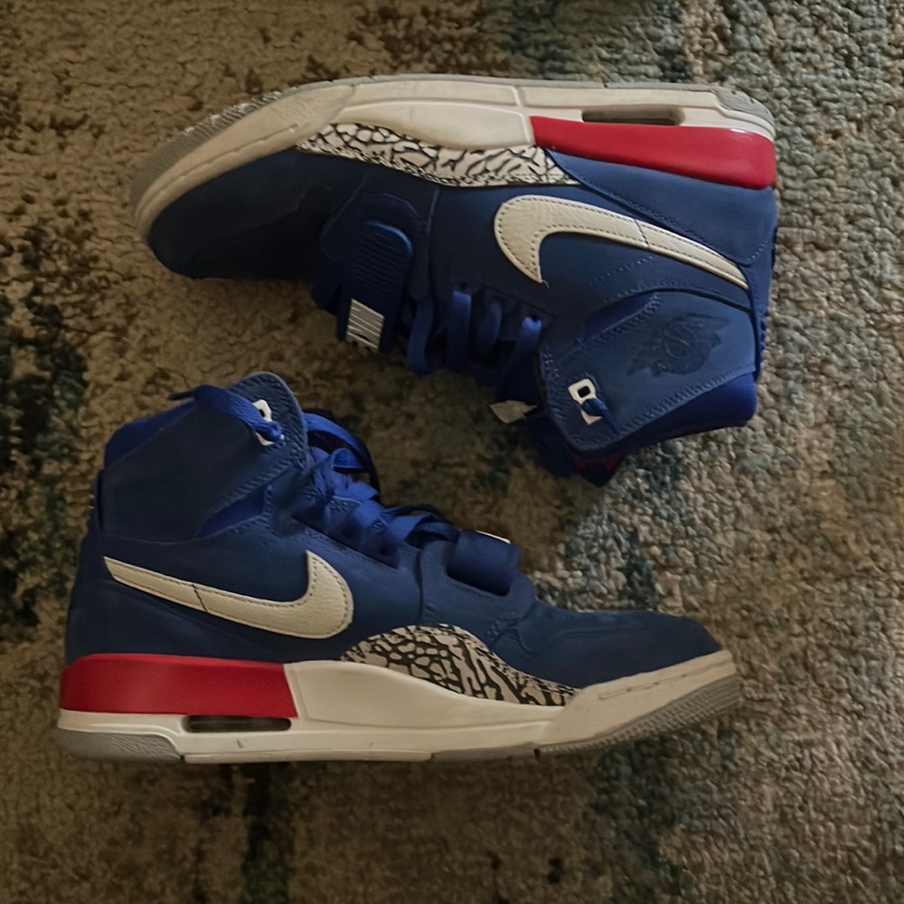 These are an 8.5 box is a pretty broken but they look great.